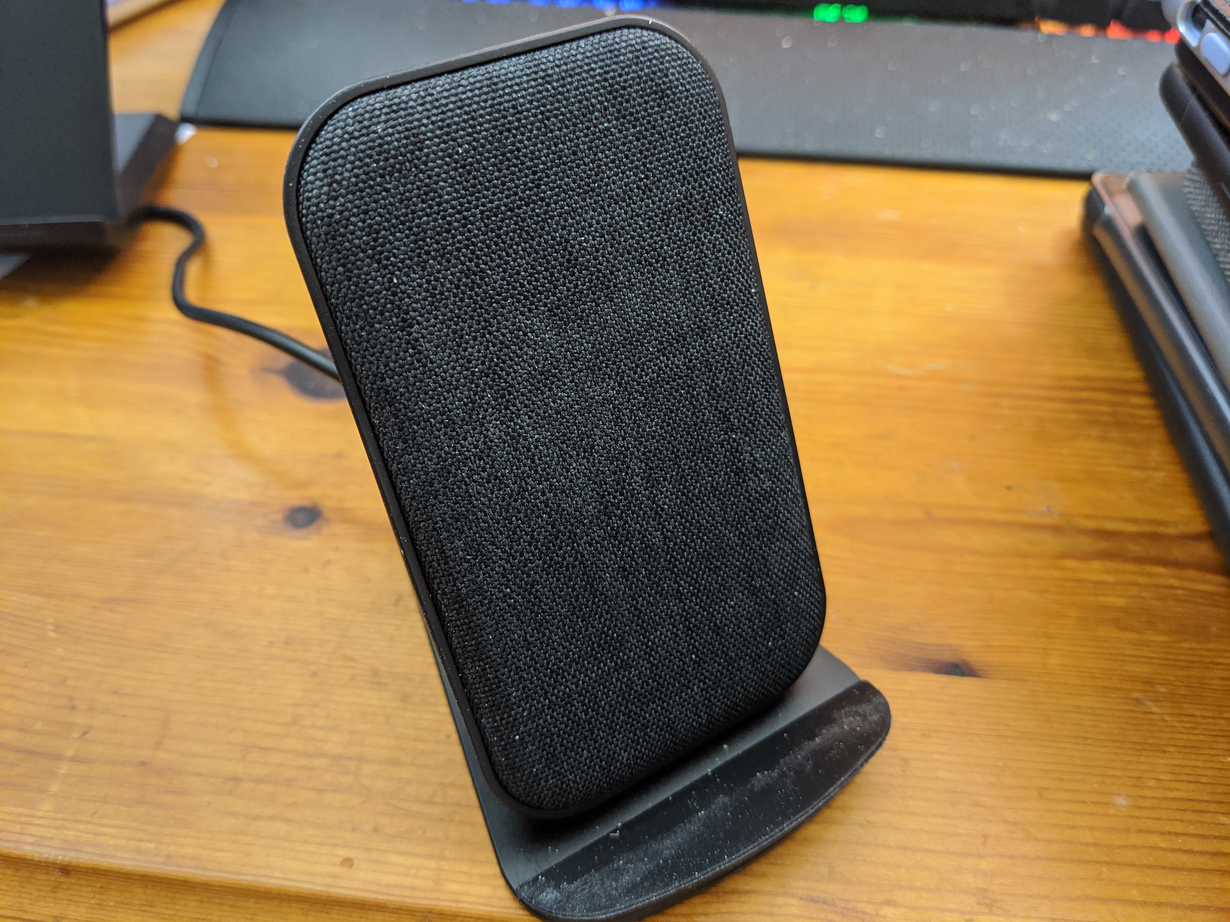 Lecone Fast Wireless Charger Review